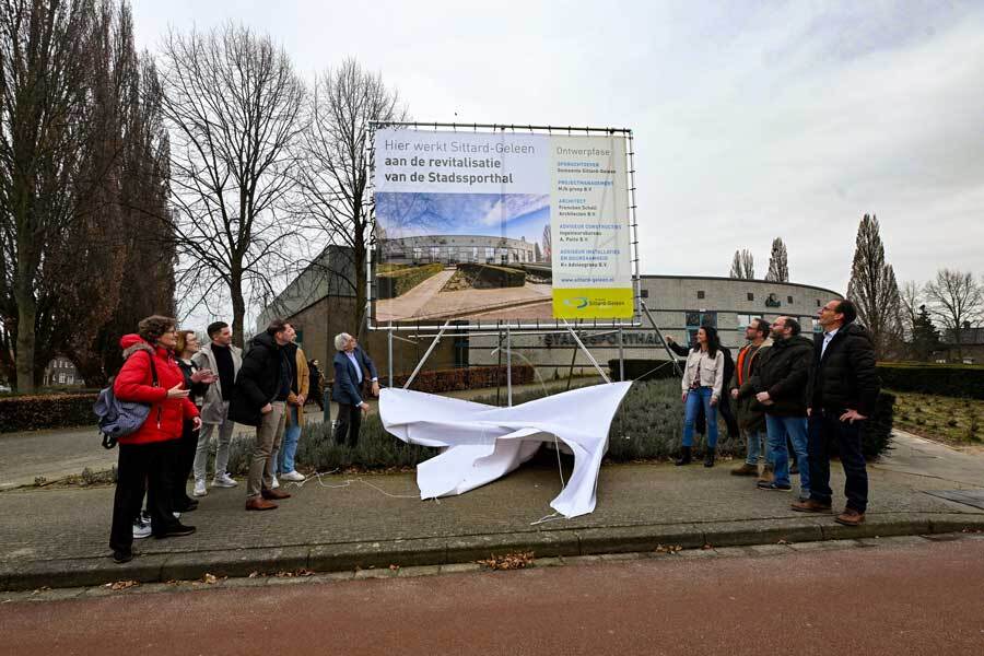 Bouwbord bij de Stadssporthal in Sittard.