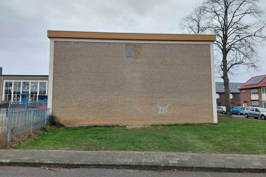 Foto van een muur met vleermuiskast