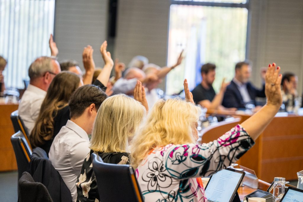 Afbeelding raadsvergadering 27 maart vaststelling omgevingsvisie